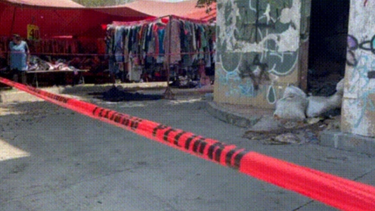 Abandonan cadáver junto a un tianguis en Azcapotzalco: Esto se sabe