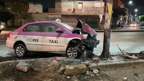 Taxista se prende en fuego tras choque en la GAM