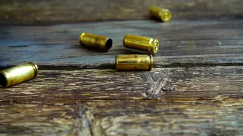 ¡Accidente fatal! Niño se dispara con pistola hallada en el auto de su papa