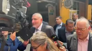 Adán Augusto caminando