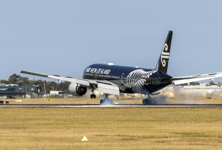 La aerolínea que rompió la norma de los aviones blancos