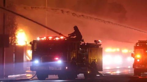 Habrá más incendios en California por vientos de Santa Ana en enero de 2025