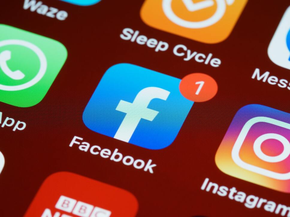 cuanto dinero perdio facebook