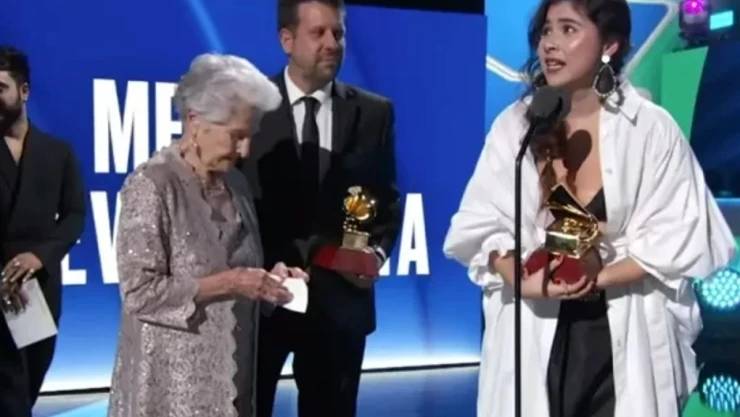 Veracruzana triunfa en los latin grammy