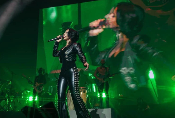 angela-aguilar-esta-comprando-comentarios-positivos-redes-esto-cuesta-hacerlo-pbg-notas-mt