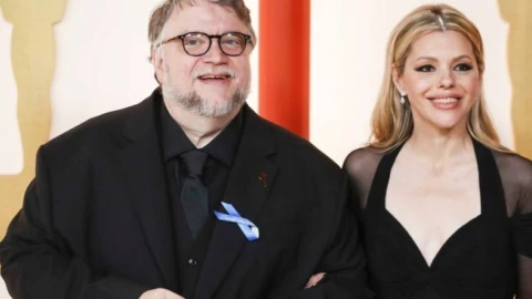 ¿por qué las celebridades usaron un listón azul en los premios oscar 2023?