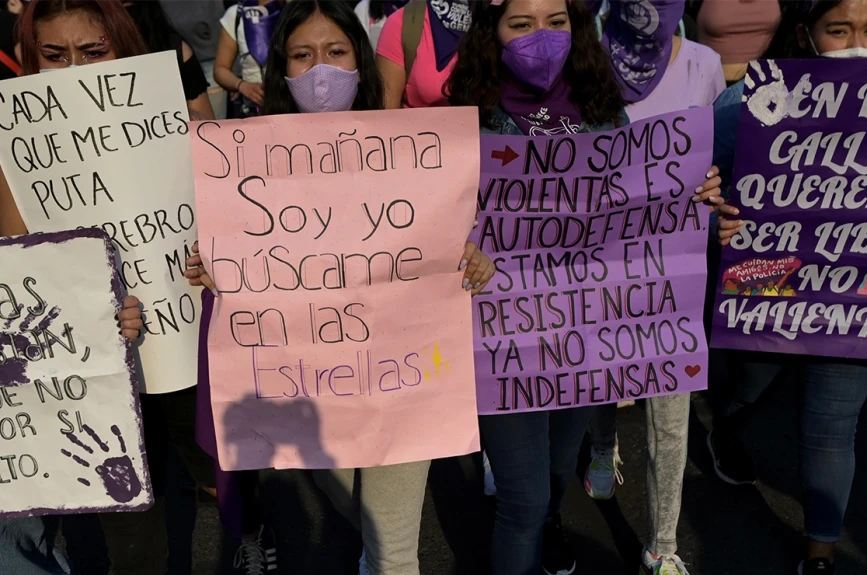 Mujeres se manifiestan de forma pacífica este 25N