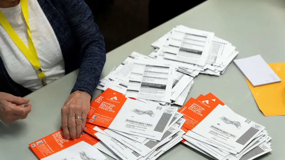 Boletas de votación en Oregon City, Oregon.