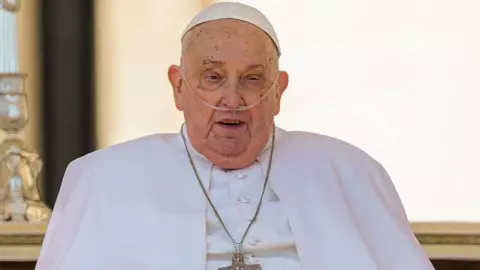 Papa Francisco reaparece