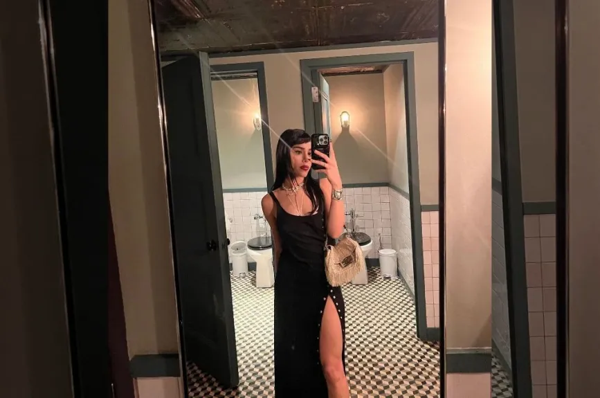 Danna Paola foto en el espejo.jpg