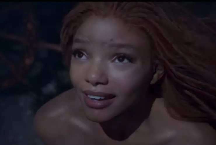 El primer tráiler de La Sirenita y así luce Halle Bailey como Ariel.