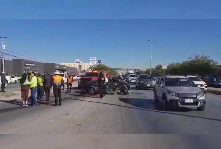 Torreón Conductor muere tras volcar al esquivar a perrito en Periférico.jpg