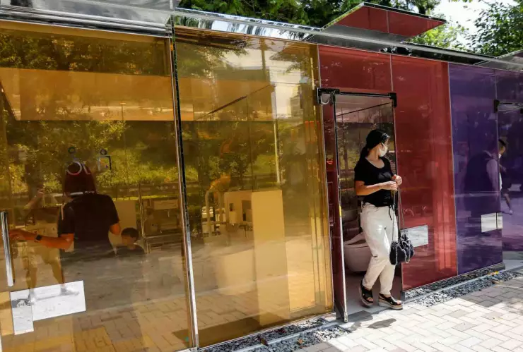 baños públicos transparentes tokio.jpg