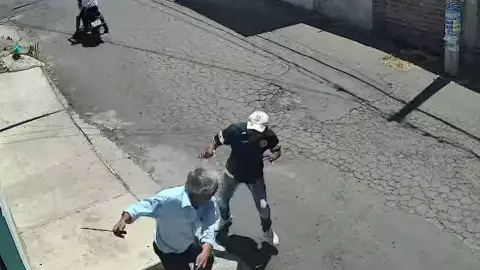 defiende papelería a machetazos