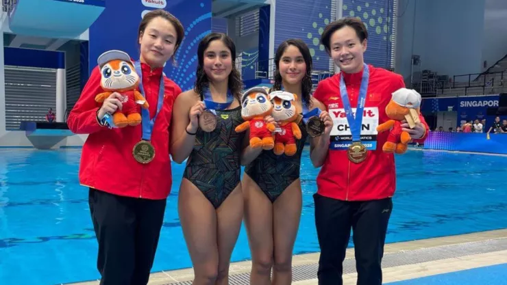 Mia y Lia Cueva gana bronce en Singapur