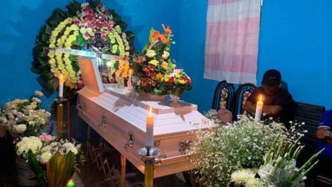 Los familiares y amigos se congregaron en la vivienda en Teotihuacán, Edomex, donde vivía Norma Lizbeth para velarla.