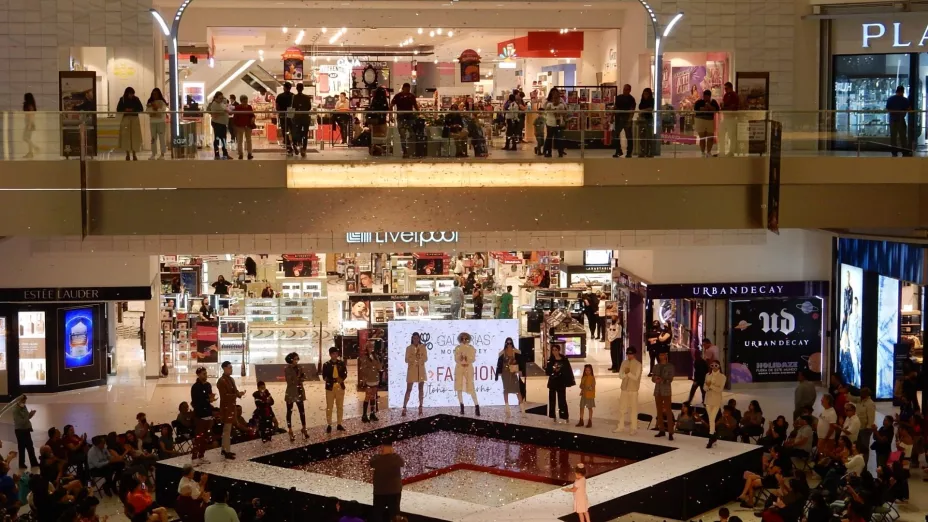 Galerías Monterrey tiene alrededor varias opciones para cambiar de ambiente sin irte muy lejos.