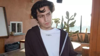 La Generación Z revive la moda oversize y marca el ritmo del invierno 2025