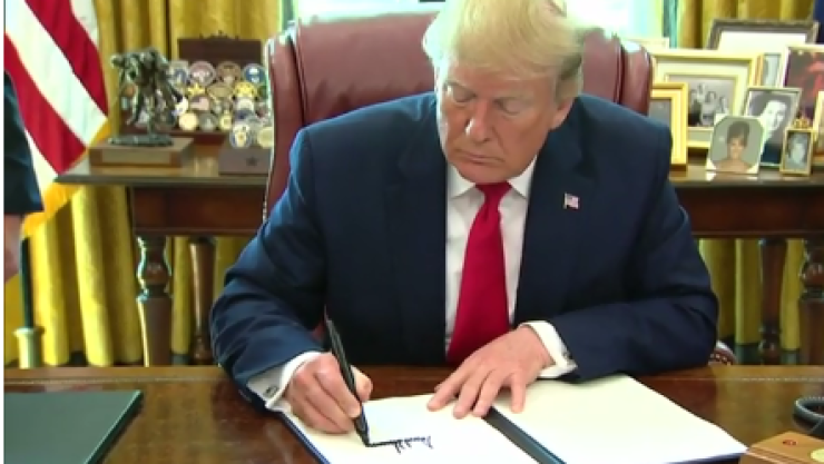 Trump firma nuevas sanciones contra Irán