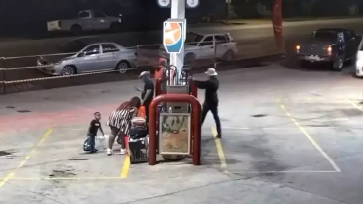 Hombre asesinado frente a su familia en gasolinera