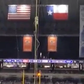 VIDEO_ Muere Militar de la Fuerza Aérea tras caer del techo del Alamodome durante demostración de rá.jpg