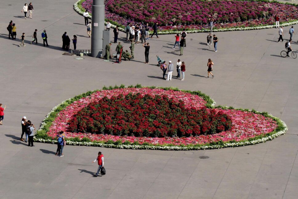 Zócalo de la Ciudad de México con flores