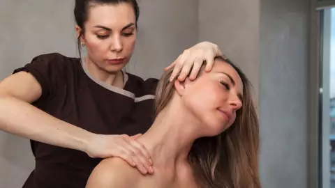 Joven fallece por masaje en el cuello