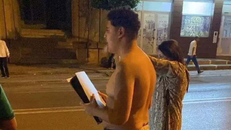 Terremoto en Marruecos_ Hombre sale corriendo tras sismo con su PlayStation en manos