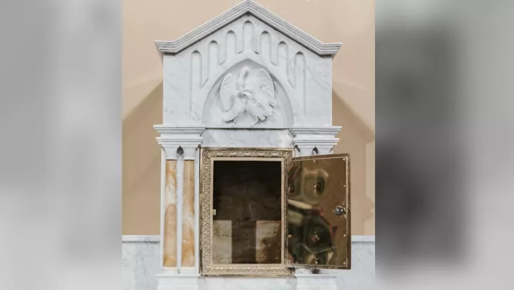 Roban vasos litúrgicos en iglesia de León