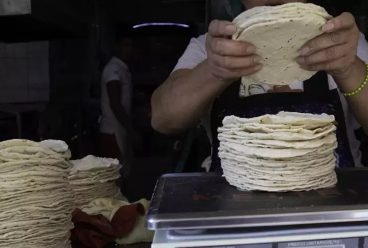 ¡Ni frijoles, ni maíz! Mexicanos prefieren comer carnes rojos y alimentos ultraprocesados