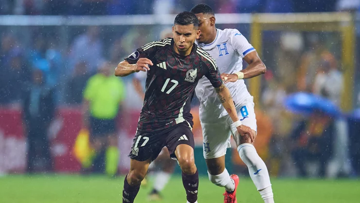 Orbelin Pineda con la Selección Mexicana
