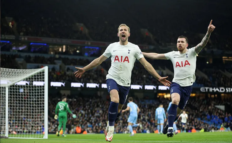 Harry Kane ante el Manchester City