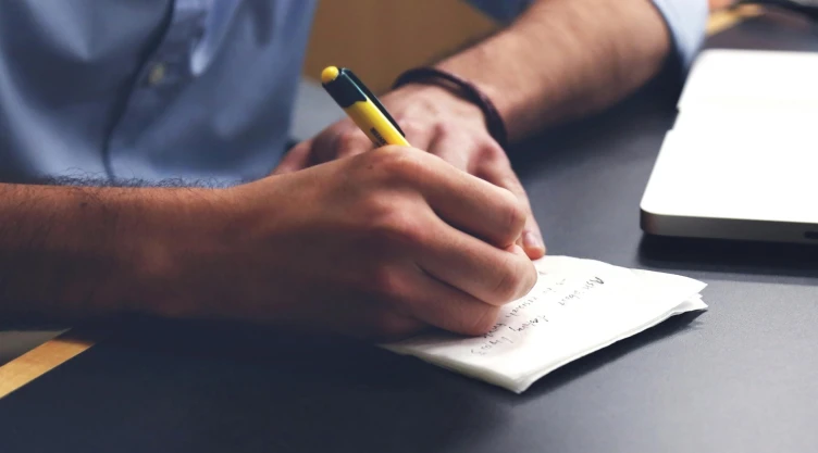 ¿Qué significa escribir con letras grandes, según la psicología?.jpg