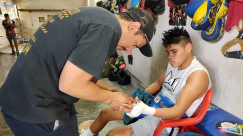 Vaquero Navarrete pelea Liam Wilson Box Azteca