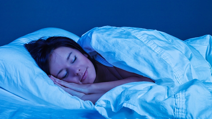 Consumir algunos alimentos puede ayudarte a dormir mejor