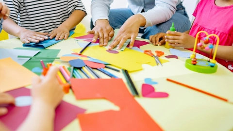 Día del Maestro 2024: Profe usa corridos para enseñar las tablas y las partes del cuerpo