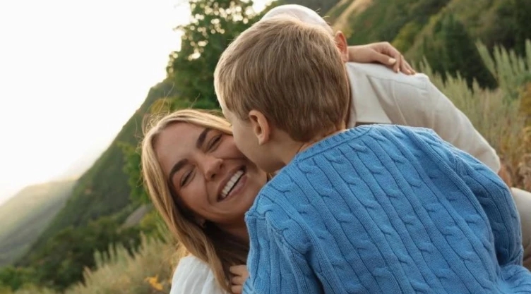 esta-felicitacion-dia-de-las-madres-emilie-kiser-antes-muriera-hijo-pbg-notas-mt.jpg