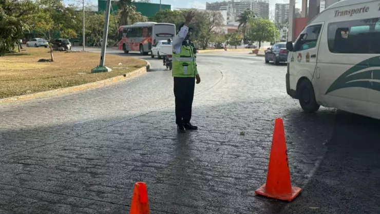 Cierre de carriles en Av. Tulum en Cancún HOY viernes 4 de abril de 2025_ ¿Cuál es la razón_.jpg