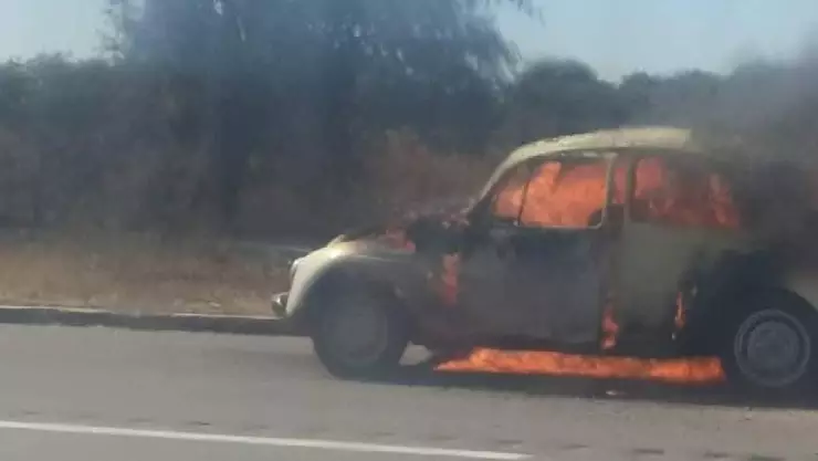 Se-incendia-vehículo-sobre-la-autopista-México-Puebla.jpg