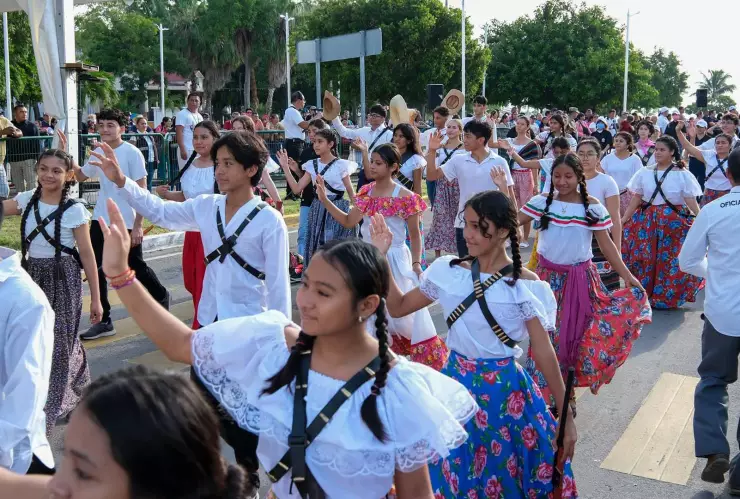 Celebran el 114 Aniversario de la Revolución Mexicana en Chetumal