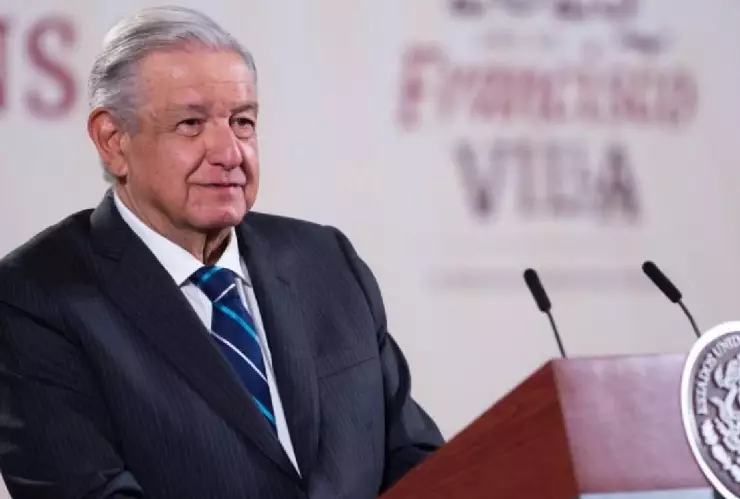 El presidente Andrés Manuel López Obrador (AMLO) encabeza la mañanera hoy 15 de febrero de 2023 desde Palacio Nacional.