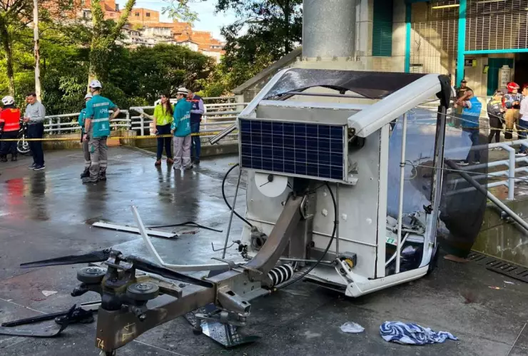 Se desploma cabina del teleférico en Colombia y deja a más de 250 personas atrapadas