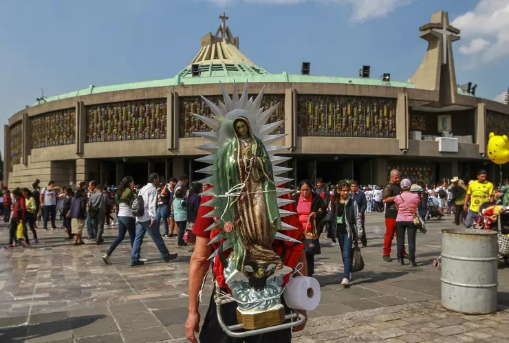 Visitas escalonadas para festejar a la Virgen de Guadalupe en la Basílica de Guadalupe