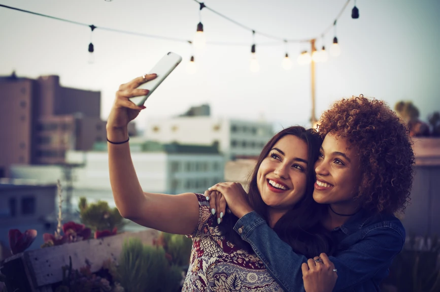 Quieren ser foco te atención y buscan que su ex esté al pendiente para que vea lo feliz que es si él o ella. (Créditos: Superb Images/Getty Images)