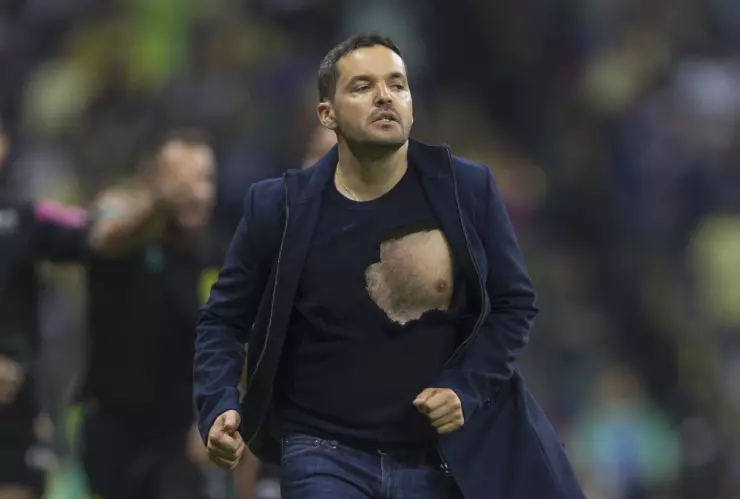 Venden playera replica de Nicolás Larcamón tras el América vs León