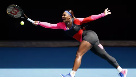 Serena Williams ha ganado 23 t&iacute;tulos de singles en Grand Slam, m&aacute;s que cualquier otra mujer u hombre durante toda la historia. Williams no solo ha influido en el mundo del tenis, sino que tambi&eacute;n ha tenido un fuerte impacto en la comunidad, espec&iacute;ficamente en mujeres y madres.