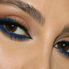 eyeliner azul.png