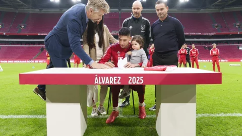edson-álvarez-ajax.jpg
