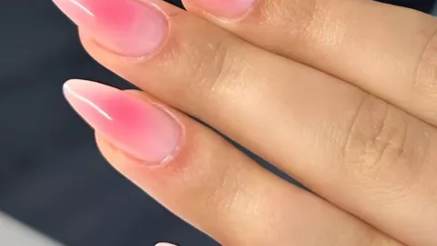 Manicura acrílica almendrada