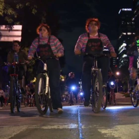 dia-muertos-2026-cuando-es-el-paseo-nocturno-en-bicicleta-y-por-donde-pasara